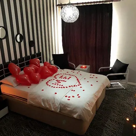 53 Aparthotel *